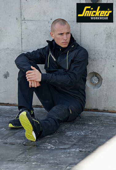 Snickers LiteWork Workwear – making light work of warm weather.